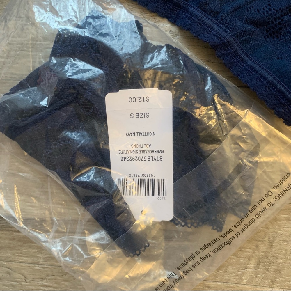 Soma 3 Embraceable Signature AOL Thong Lace Panty Navy Pink - Picture 3 of 10